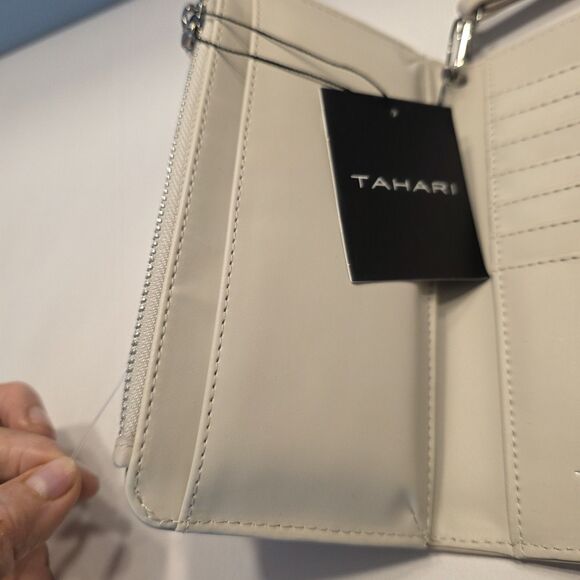 Tahari Bifold Wallet Wristlet NEW Multisection Cloud White Pebbled Faux Leather - Picture 7 of 13